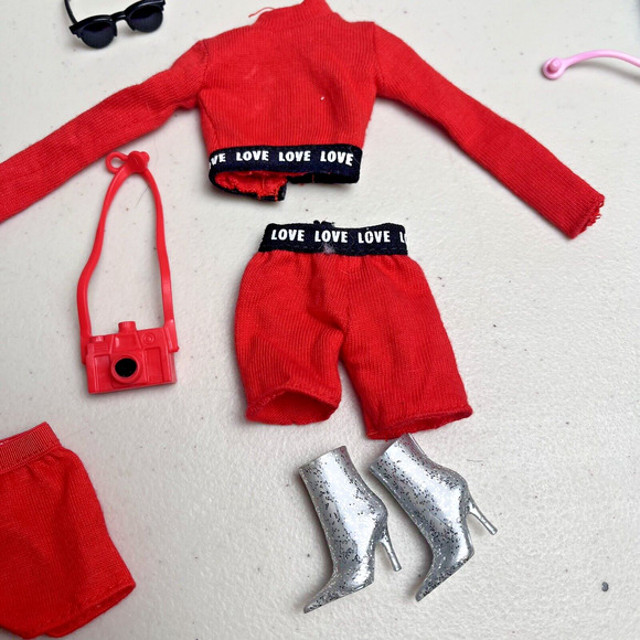 Barbie Doll Clothes Outfit Shoes Purse Camera Eye Mask Towel Wrap 15 piece lot - Picture 2 of 10